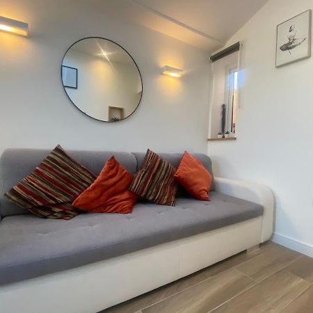 Lovely And Modern Studio Apartment. Borehamwood Buitenkant foto