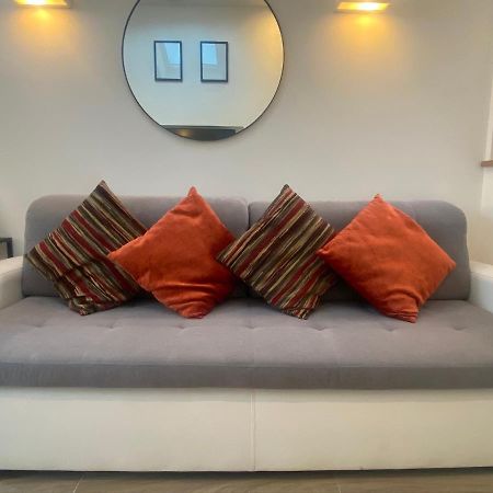 Lovely And Modern Studio Apartment. Borehamwood Buitenkant foto
