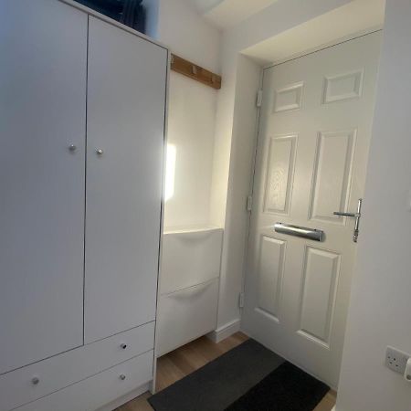 Lovely And Modern Studio Apartment. Borehamwood Buitenkant foto