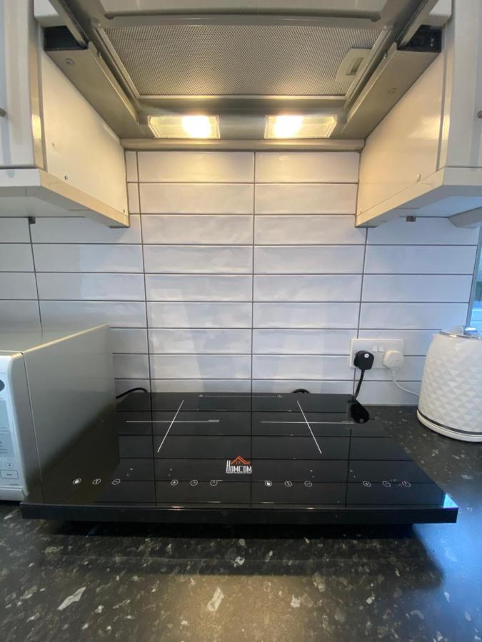 Lovely And Modern Studio Apartment. Borehamwood Buitenkant foto