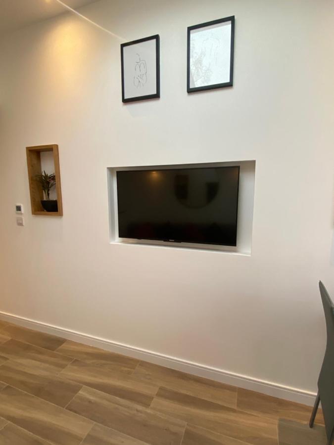 Lovely And Modern Studio Apartment. Borehamwood Buitenkant foto
