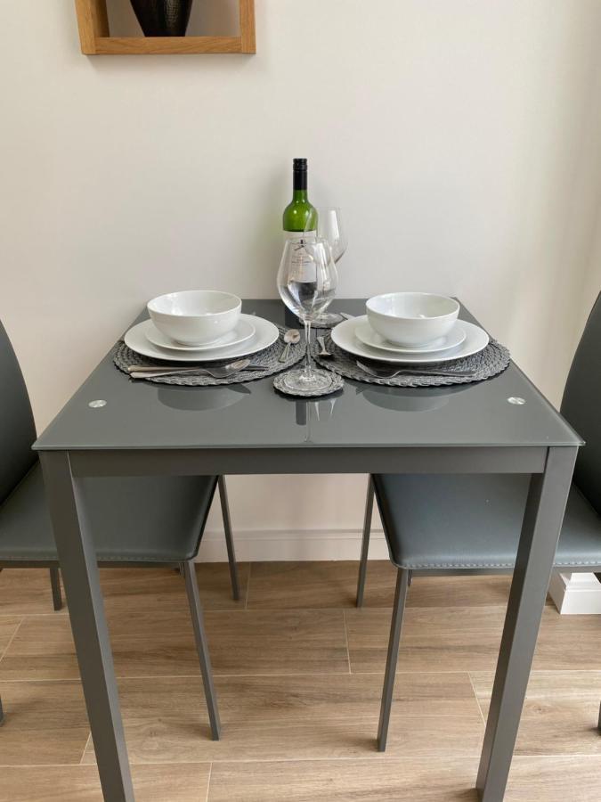 Lovely And Modern Studio Apartment. Borehamwood Buitenkant foto